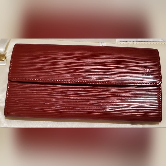 LOUIS VUITTON WALLET - Picture 1 of 14